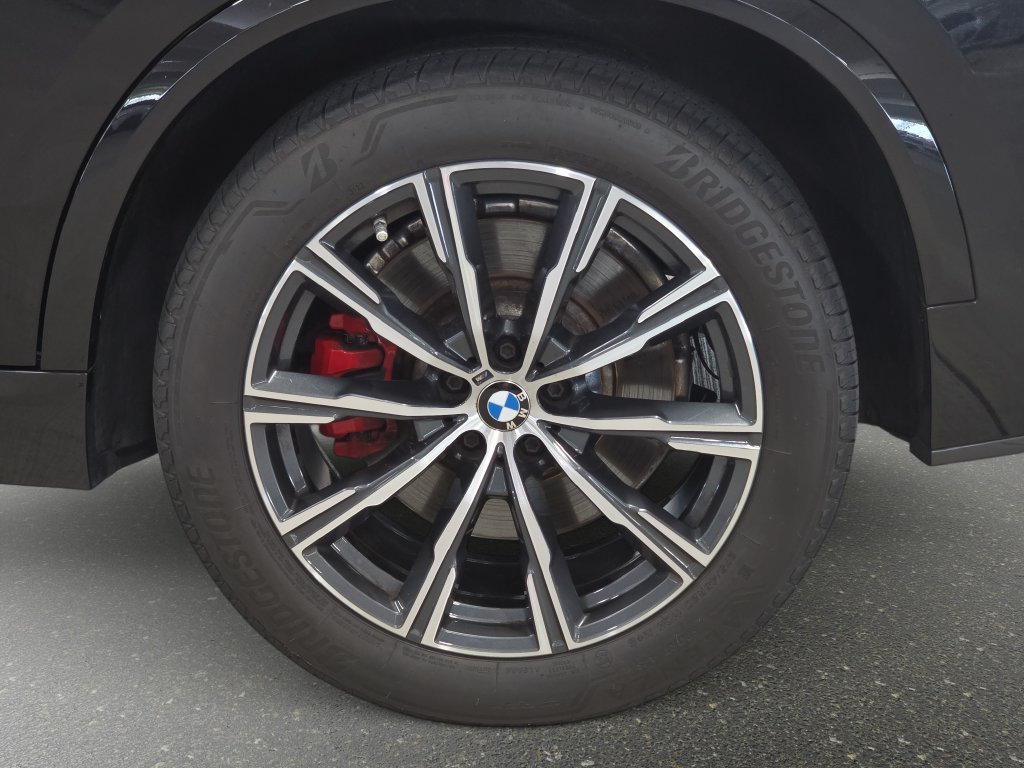 Certified Used 2023 Black Sapphire Metallic BMW M50i image 32