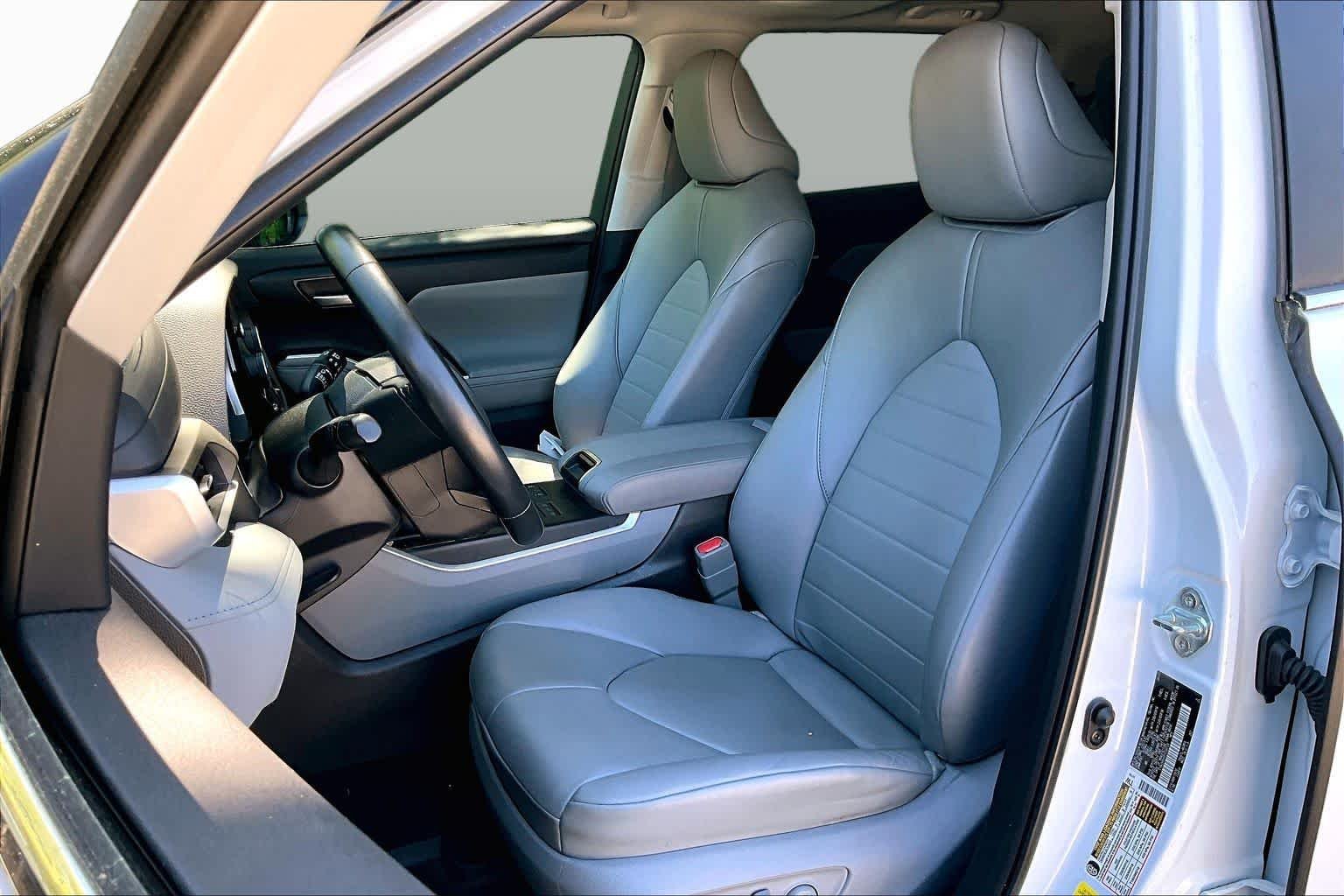 Used 2023 Wind Chill Pearl Toyota XLE image 8