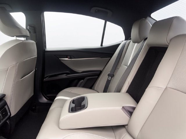 Certified Used 2025  Toyota SE image 28