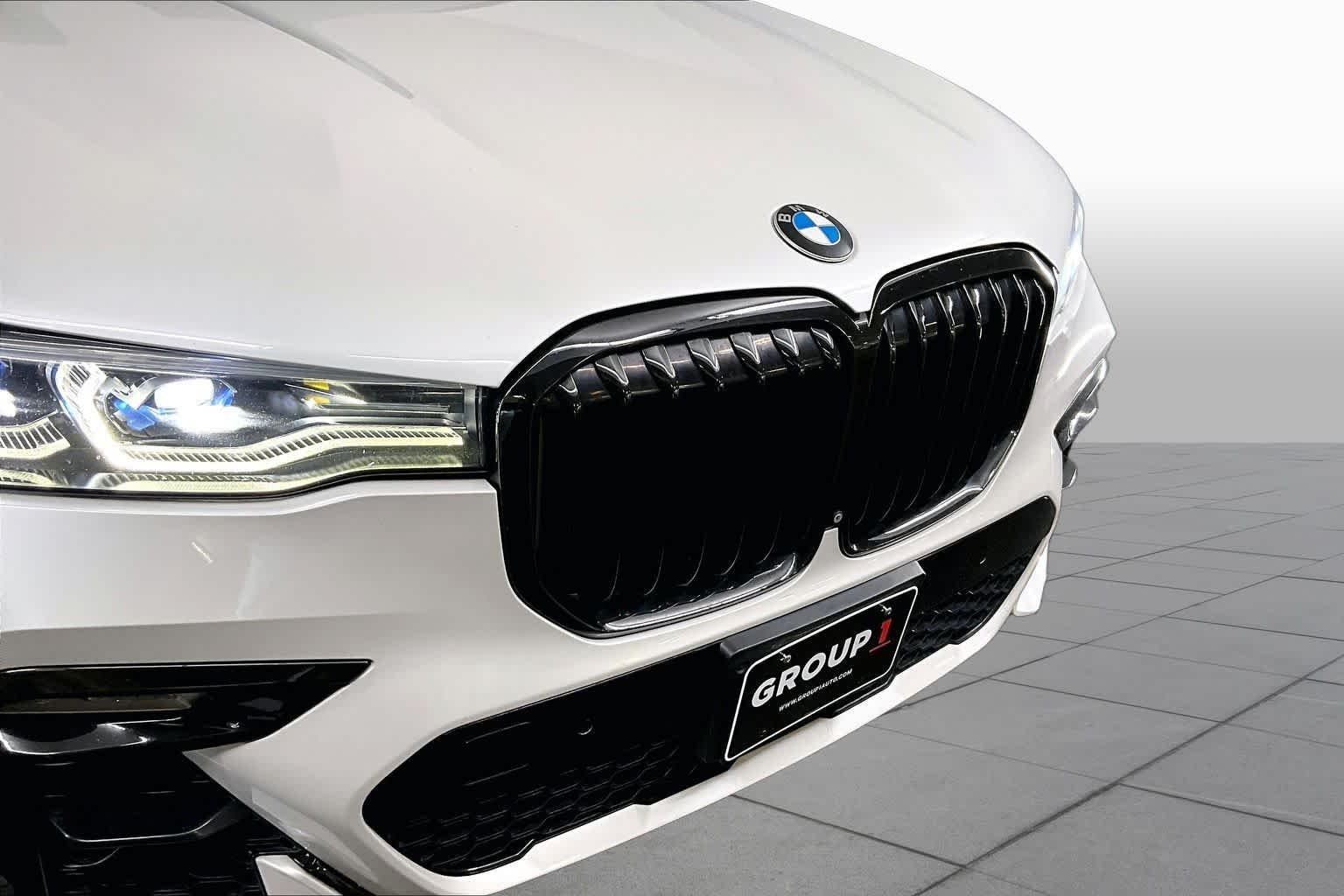 Used 2020 Alpine White BMW M50i image 29