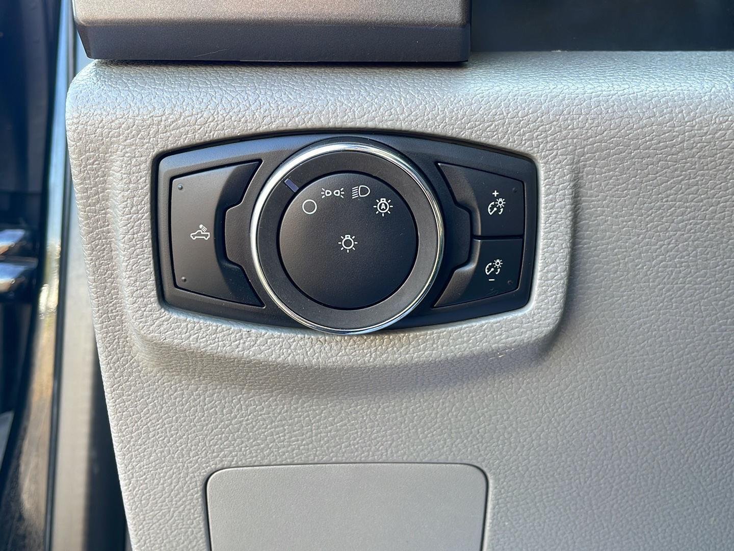Used 2019 Agate Black Metallic Ford XLT image 9