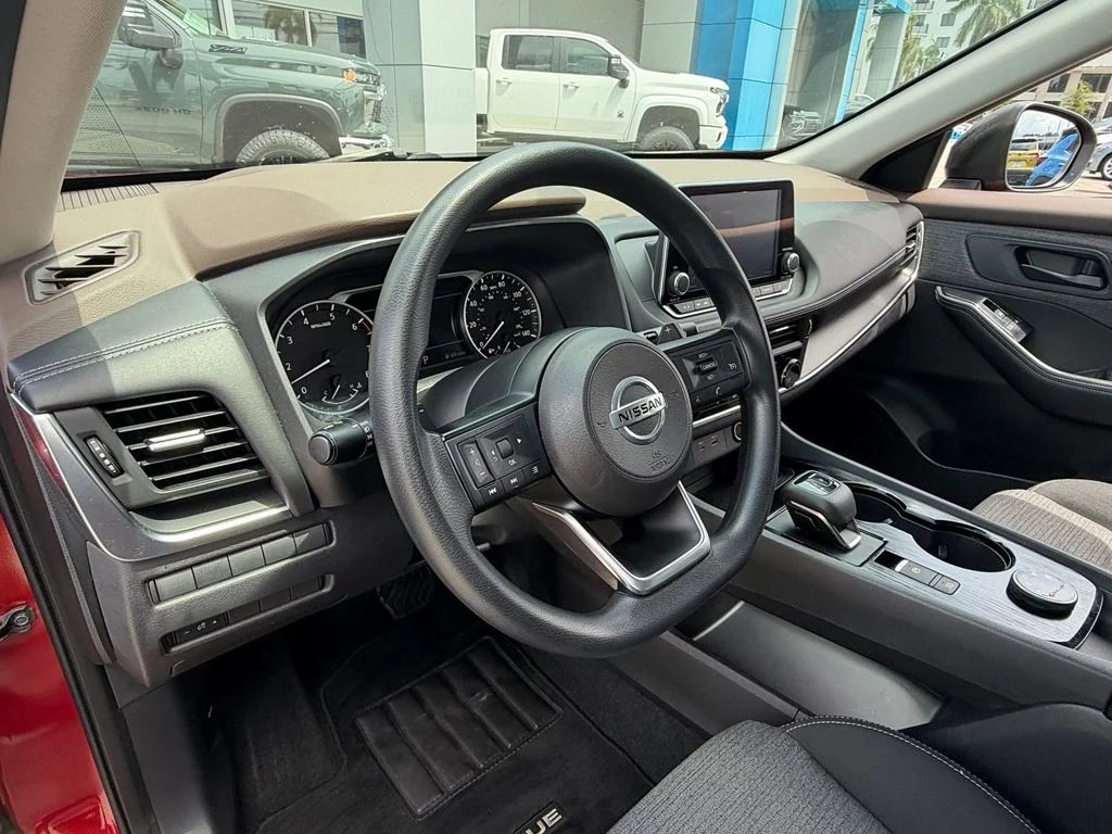 Used 2021 Red Nissan S image 10