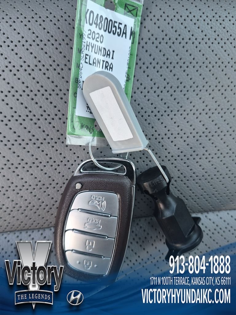 Used 2020 Blue Hyundai Limited image 29