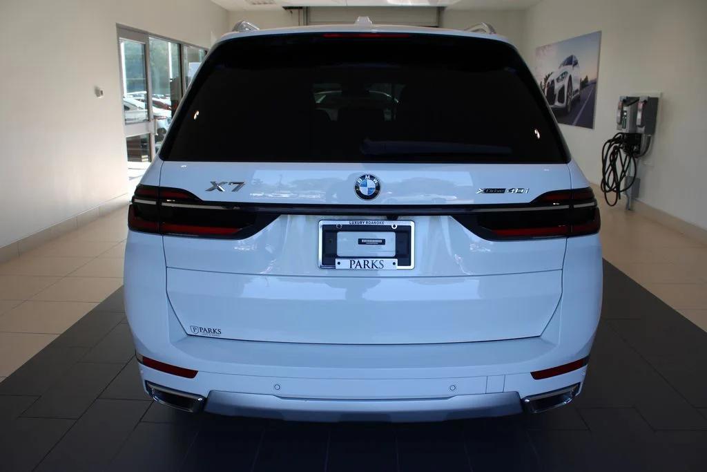 Used 2023 White BMW xDrive40i image 28
