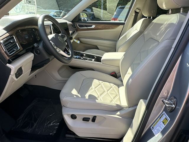 New 2026 Silver Volkswagen 2.0T SE w/Technology image 9