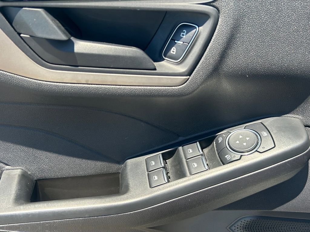 Used 2022 White Ford SE image 25