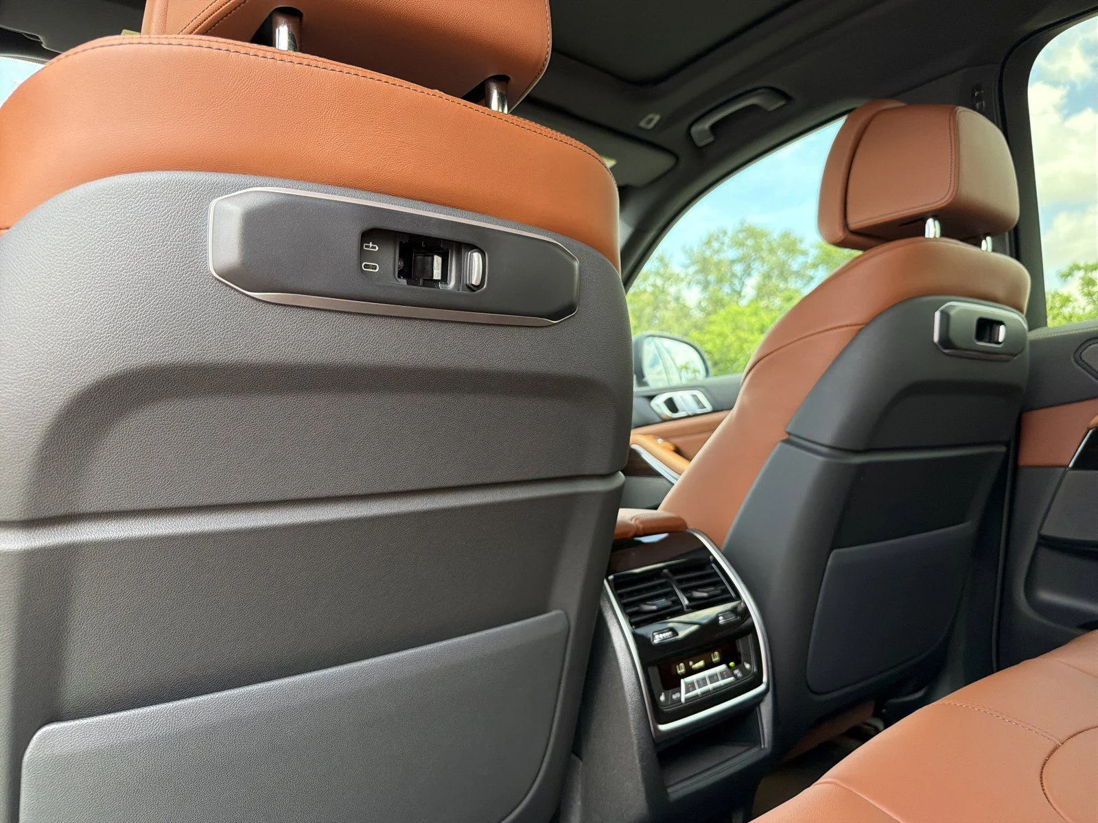 New 2026 Black Sapphire Metallic BMW sDrive40i image 21