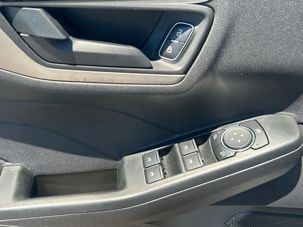 Used 2022 White Ford SE image 25