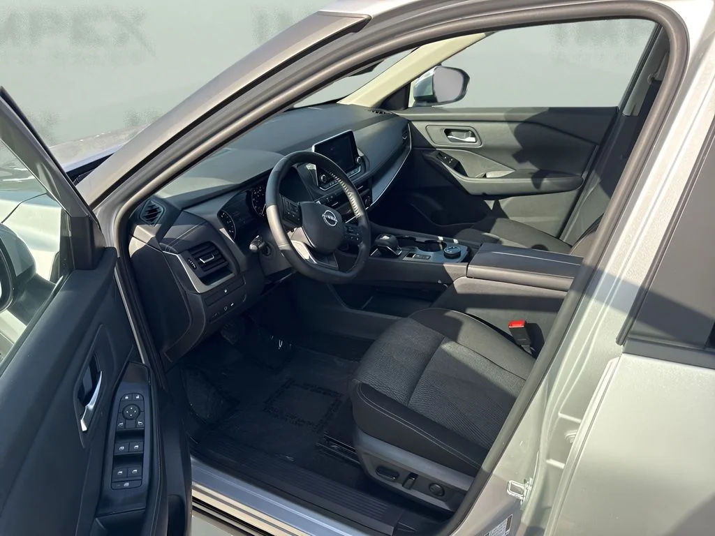 Used 2025 Silver Nissan SV image 9
