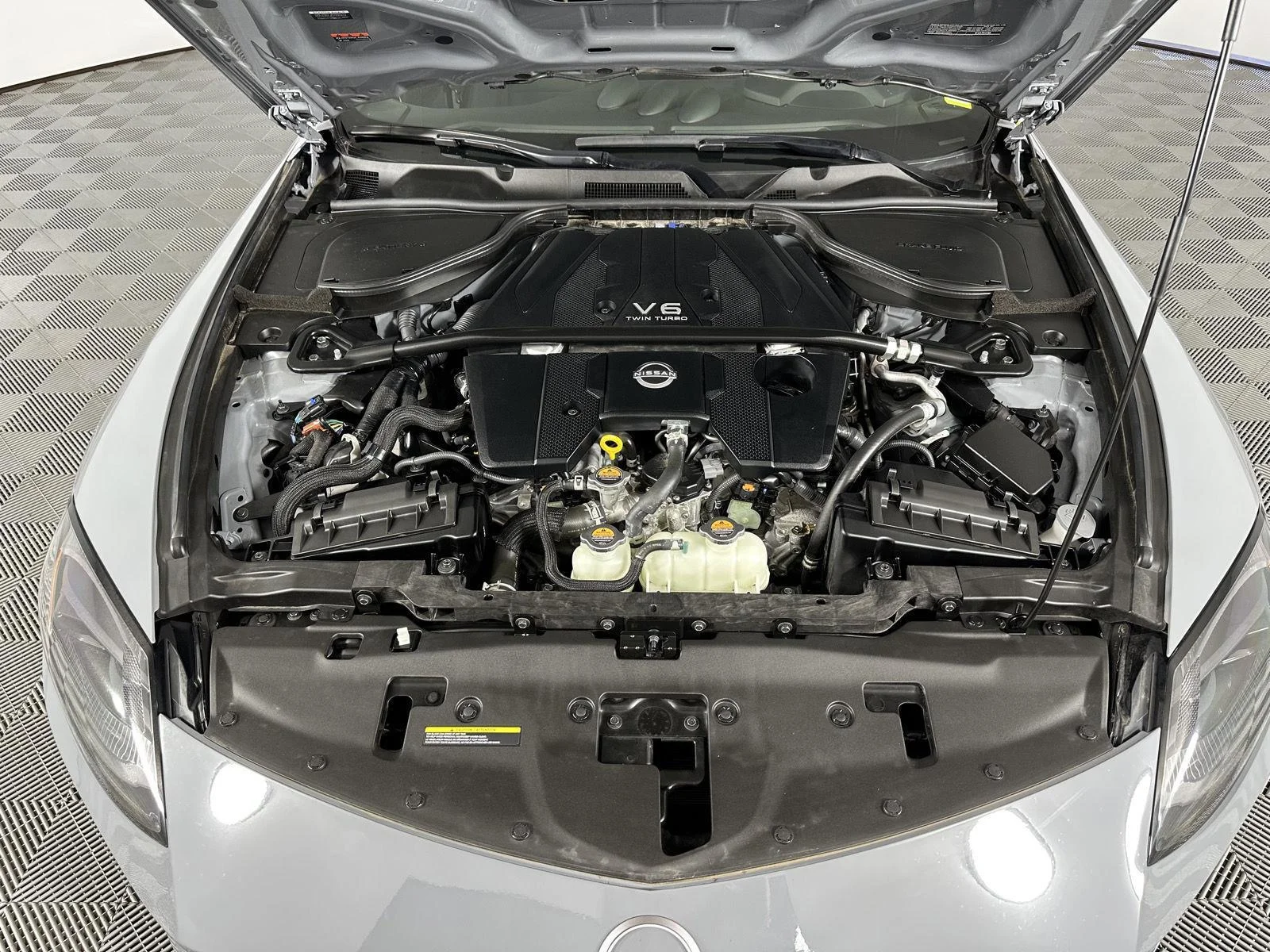 Used 2024 Boulder Gray/Super Black Nissan Performance image 26