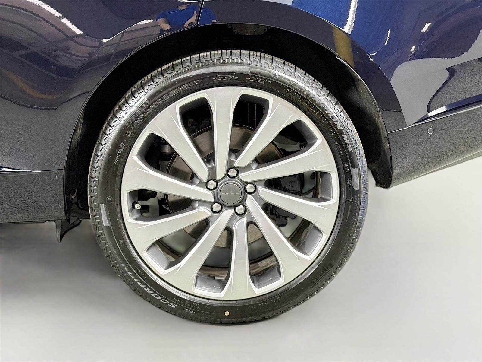 New 2026 Constellation Blue Ultra Metallic Gloss LAND ROVER SV Signature Suite image 31