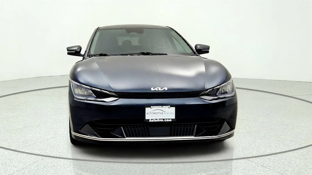 Used 2023 Gravity Blue Kia Wind RWD image 2
