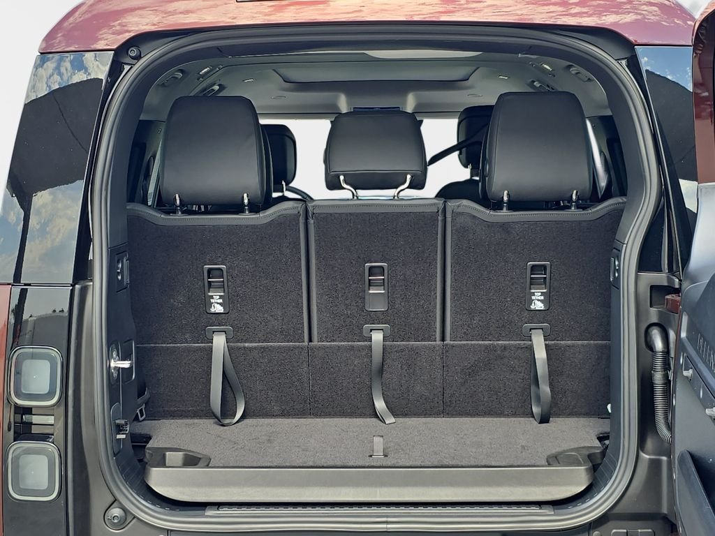 New 2026 Sedona Red Land Rover S image 14