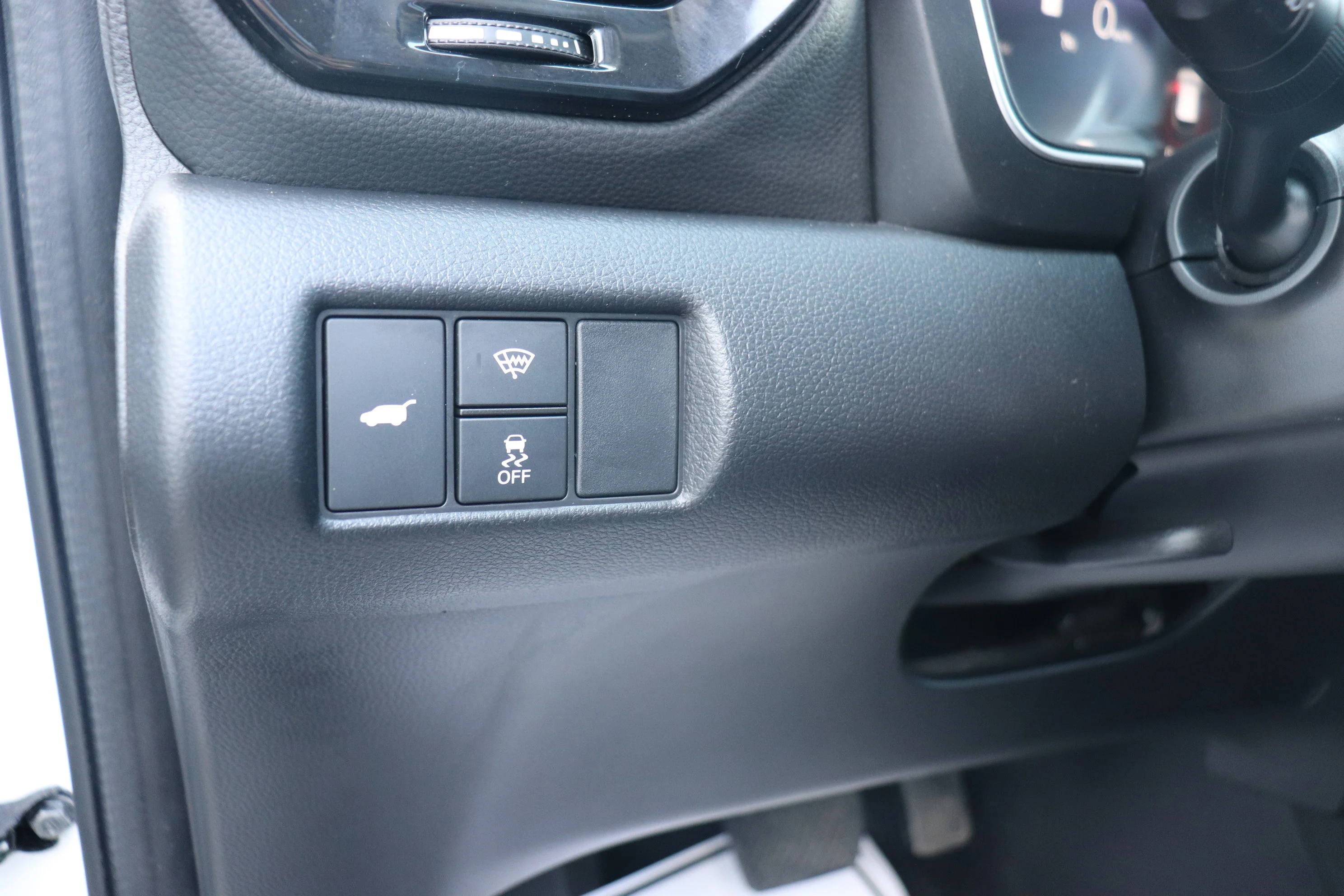 Used 2024 White Honda Touring image 11