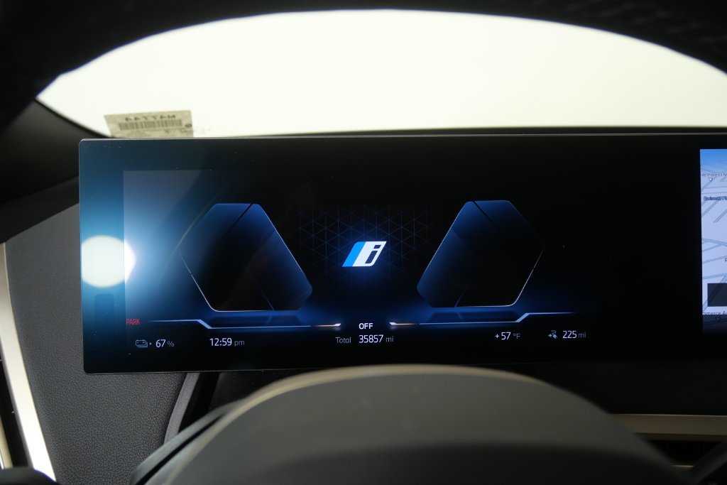 Used 2024 Alpine White BMW xDrive50 image 20