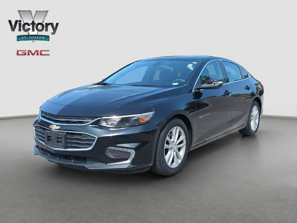 Used 2018 MOSAIC BLACK METALLIC Chevrolet LT image 3