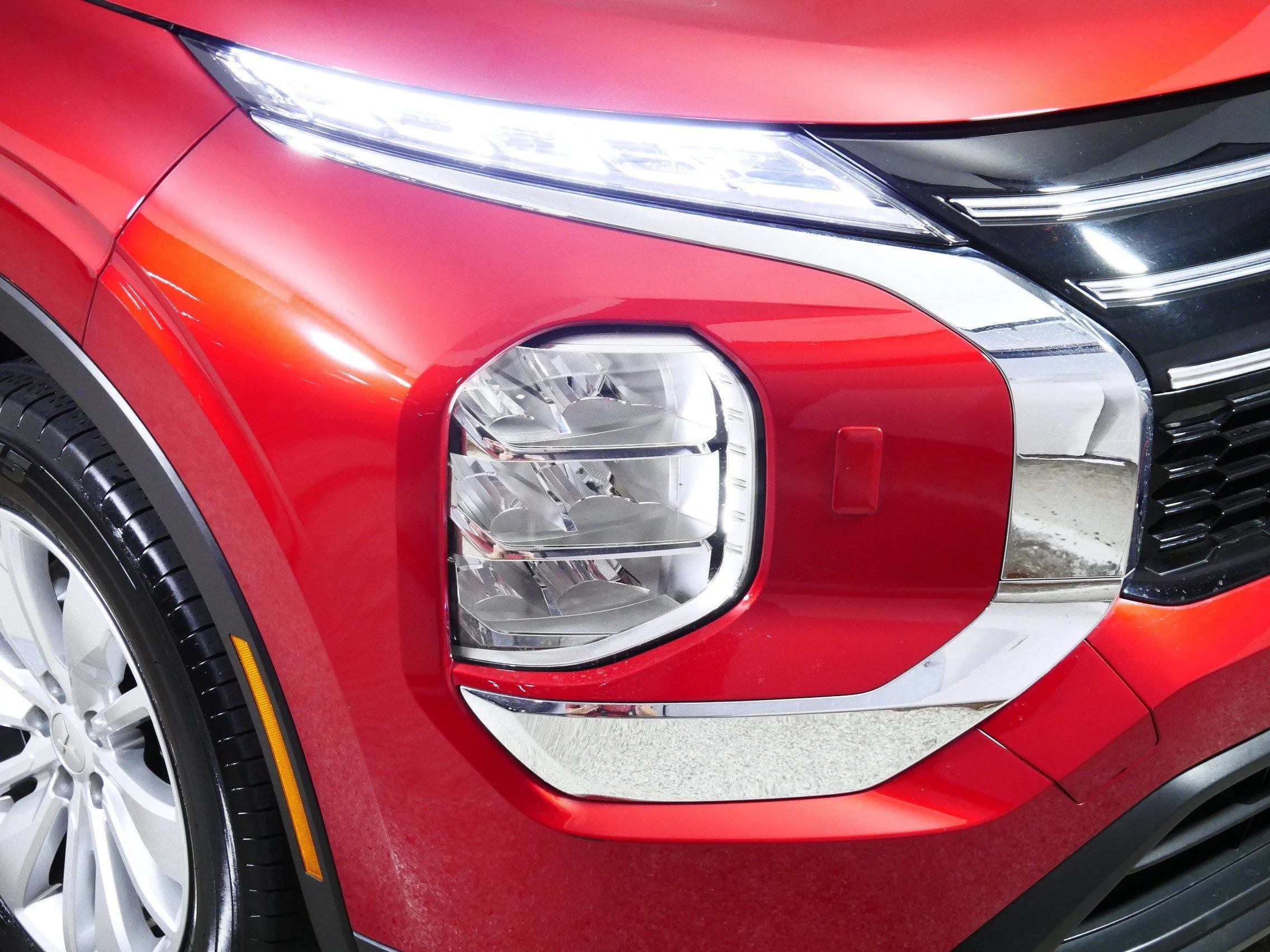 Used 2025 Red Diamond Mitsubishi ES image 16