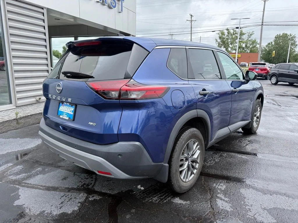 Used 2023 Blue Nissan S image 5