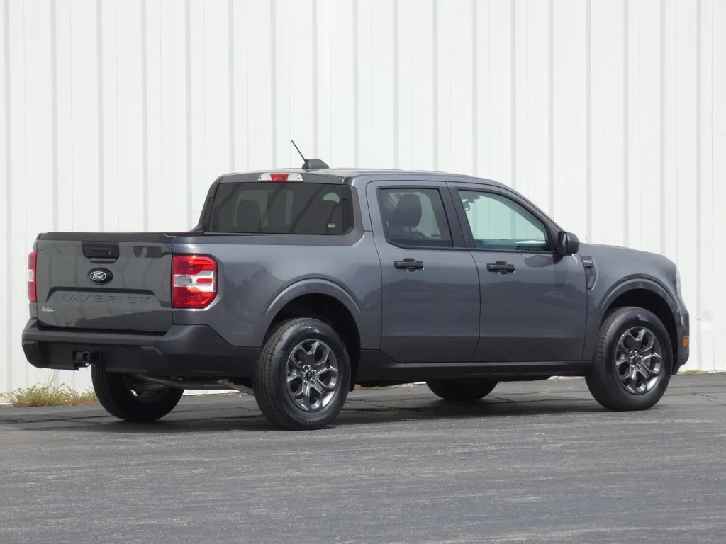 Used 2026 Gray Ford XLT image 3