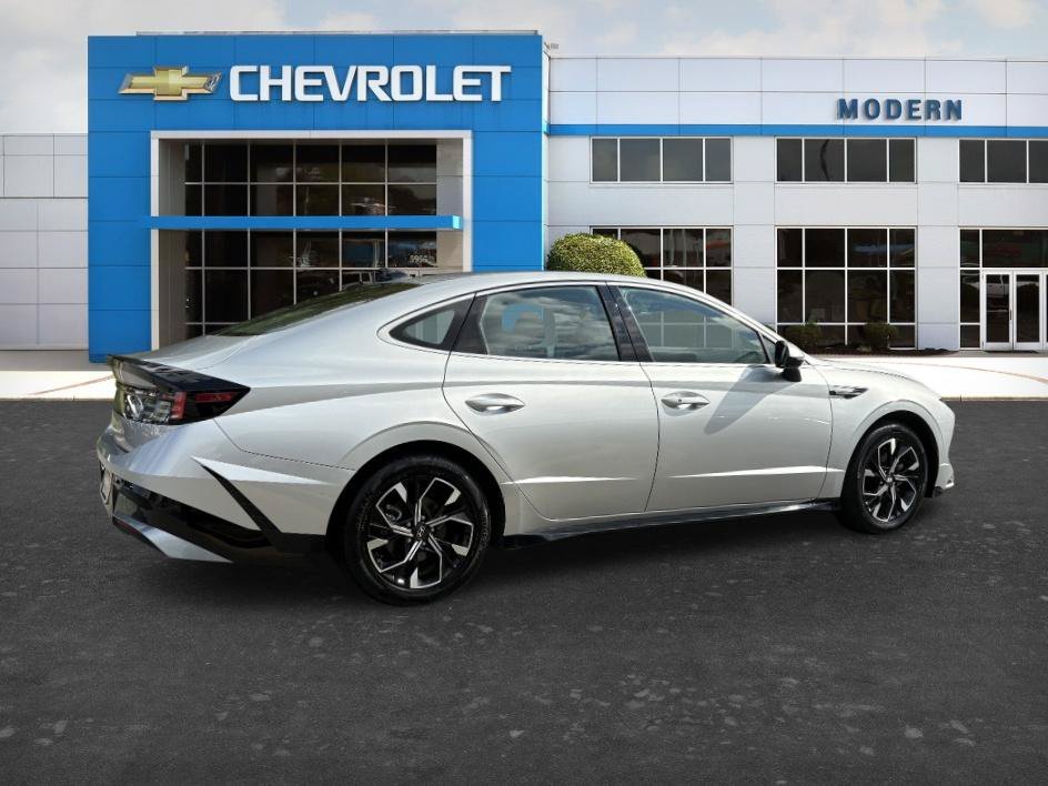 Used 2025 Aero Silver Hyundai SEL image 5
