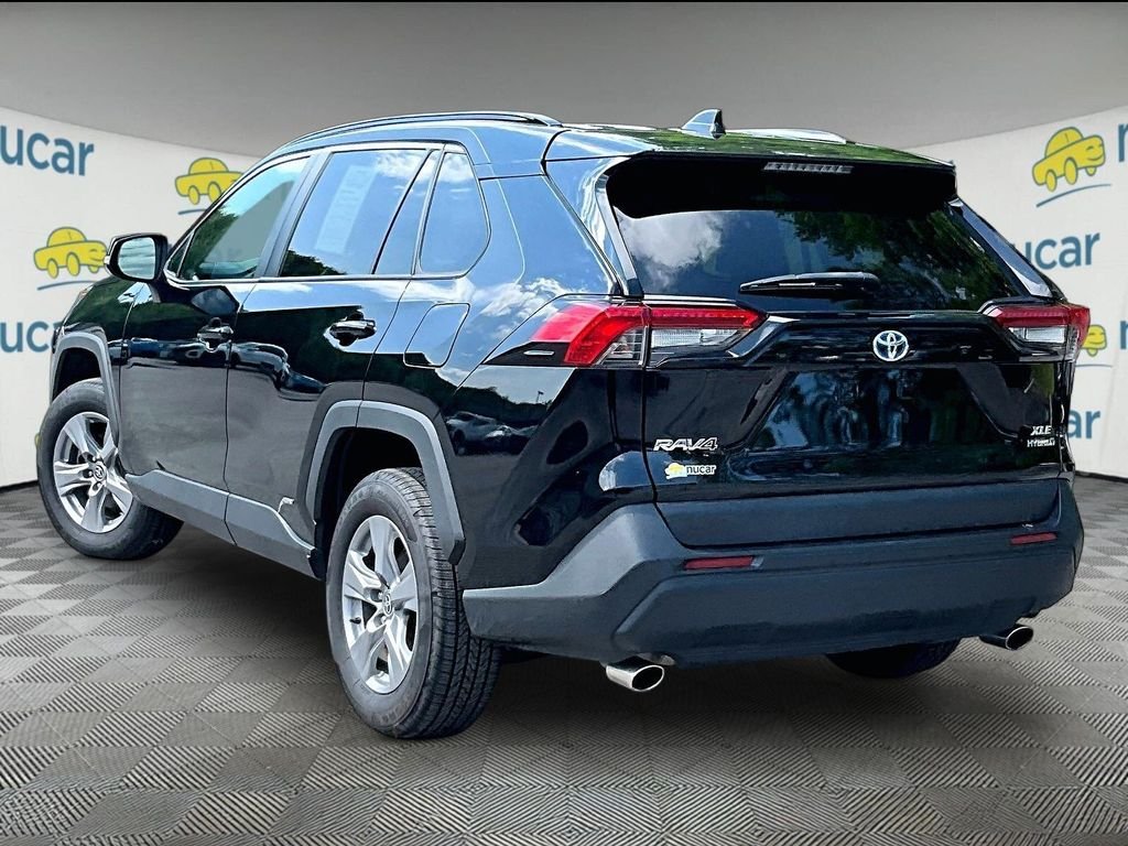 Used 2022 Midnight Black Metallic Toyota XLE image 4