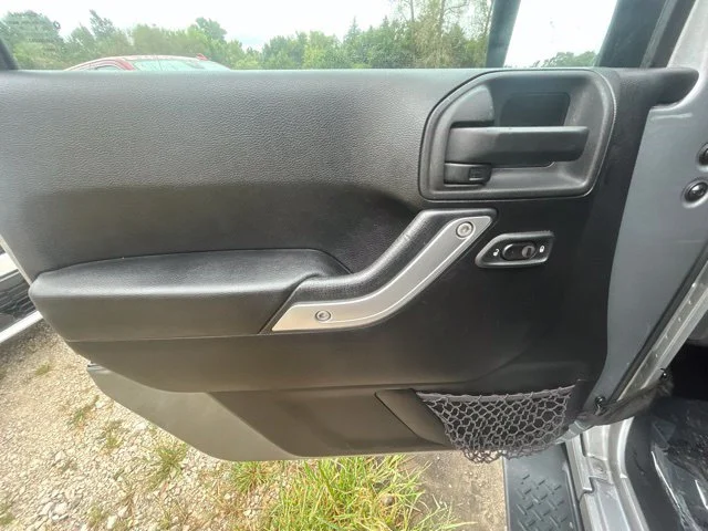 Used 2014 Gray Jeep Unlimited Rubicon image 17