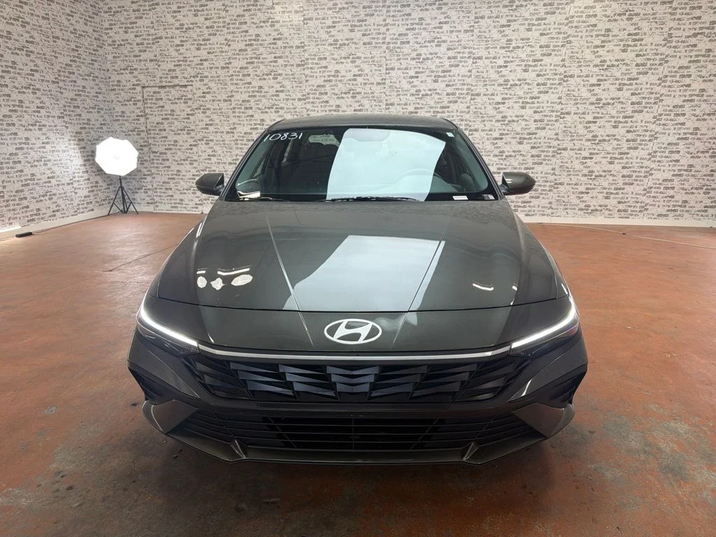New 2026 Amazon Gray Hyundai SE image 2