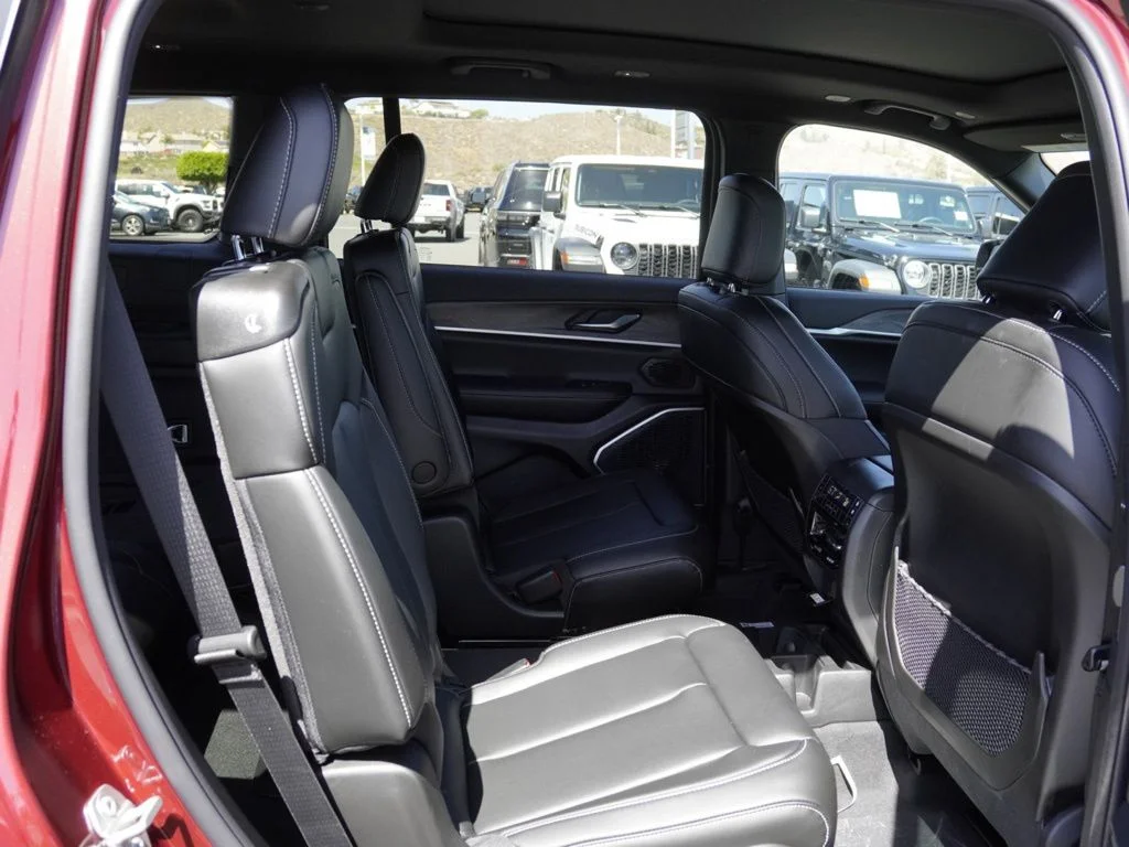 New 2026 Velvet Red Pearl-Coat Exterior Paint Jeep Limited image 22