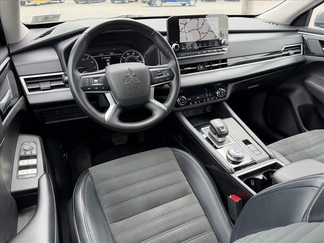 Used 2024 Mercury Gray Metallic Mitsubishi SE image 9