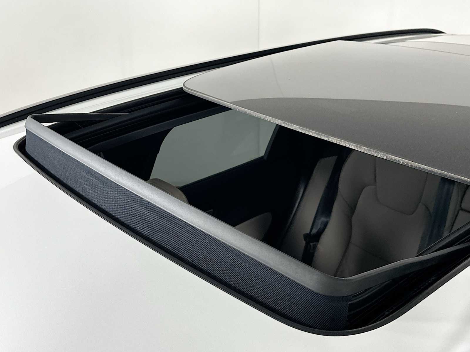 New 2026 Crystal White Volvo Plus image 19