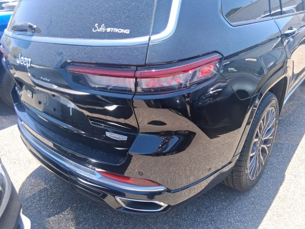 Used 2021 Black Jeep Summit image 5
