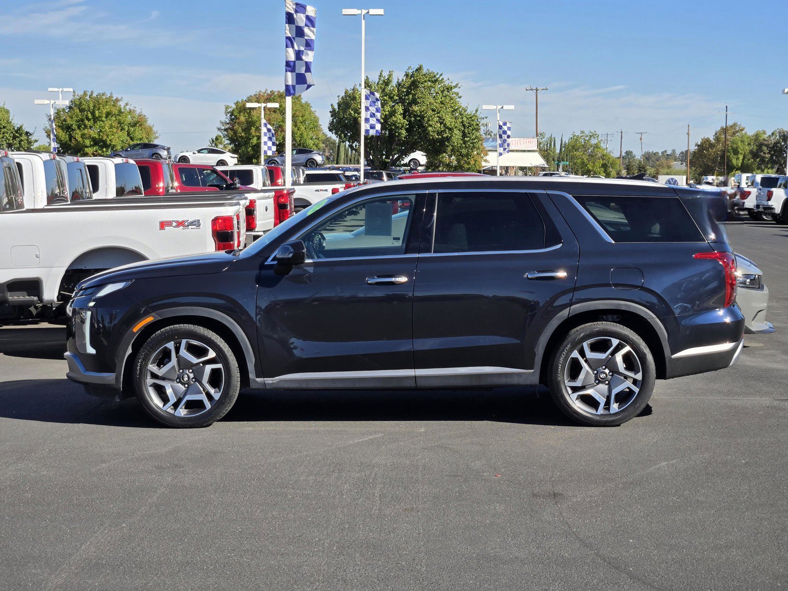 Used 2024 Moonlight Cloud Hyundai SEL 7P image 7