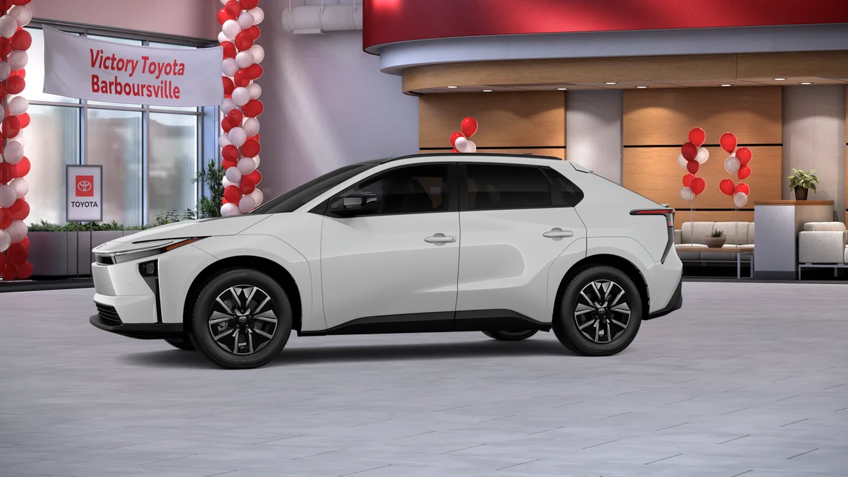 New 2026 Wind Chill Pearl Toyota XLE image 38