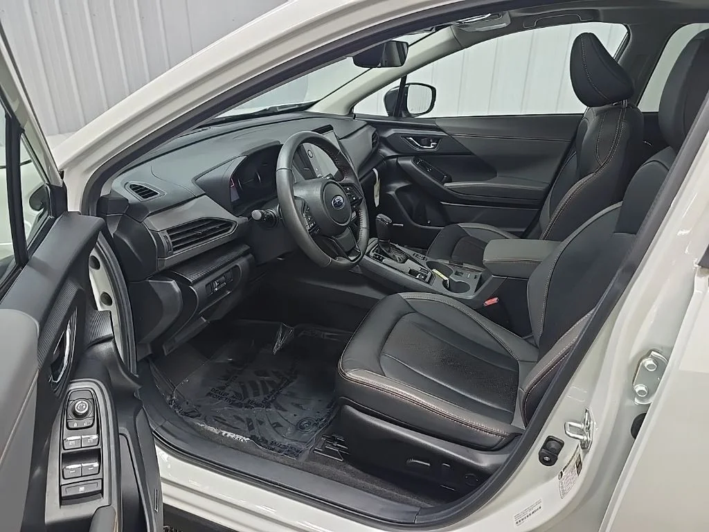 Used 2025 Crystal White Pearl Subaru Limited image 34