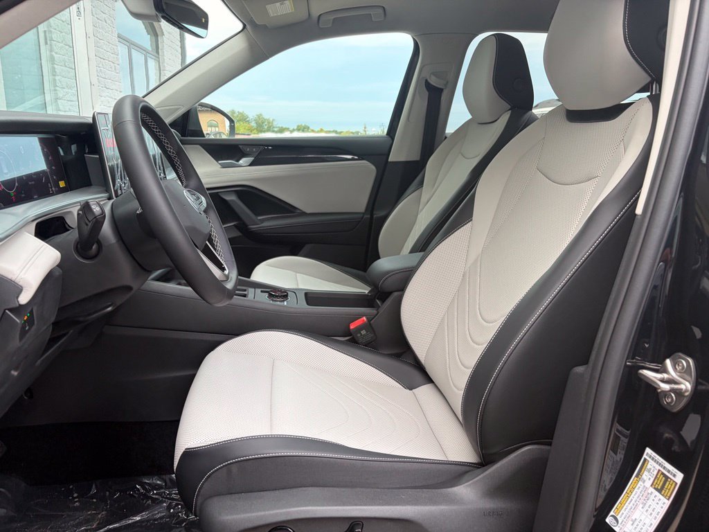 New 2026 Deep Black Pearl Volkswagen 2.0T SE image 12