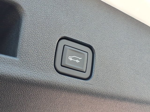 New 2027 Summit White Chevrolet LT image 21
