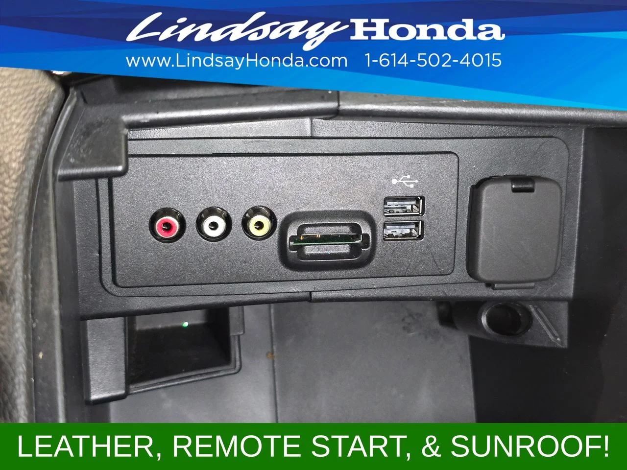 Used 2014 White Platinum Clearcoat Metallic Ford SE image 21