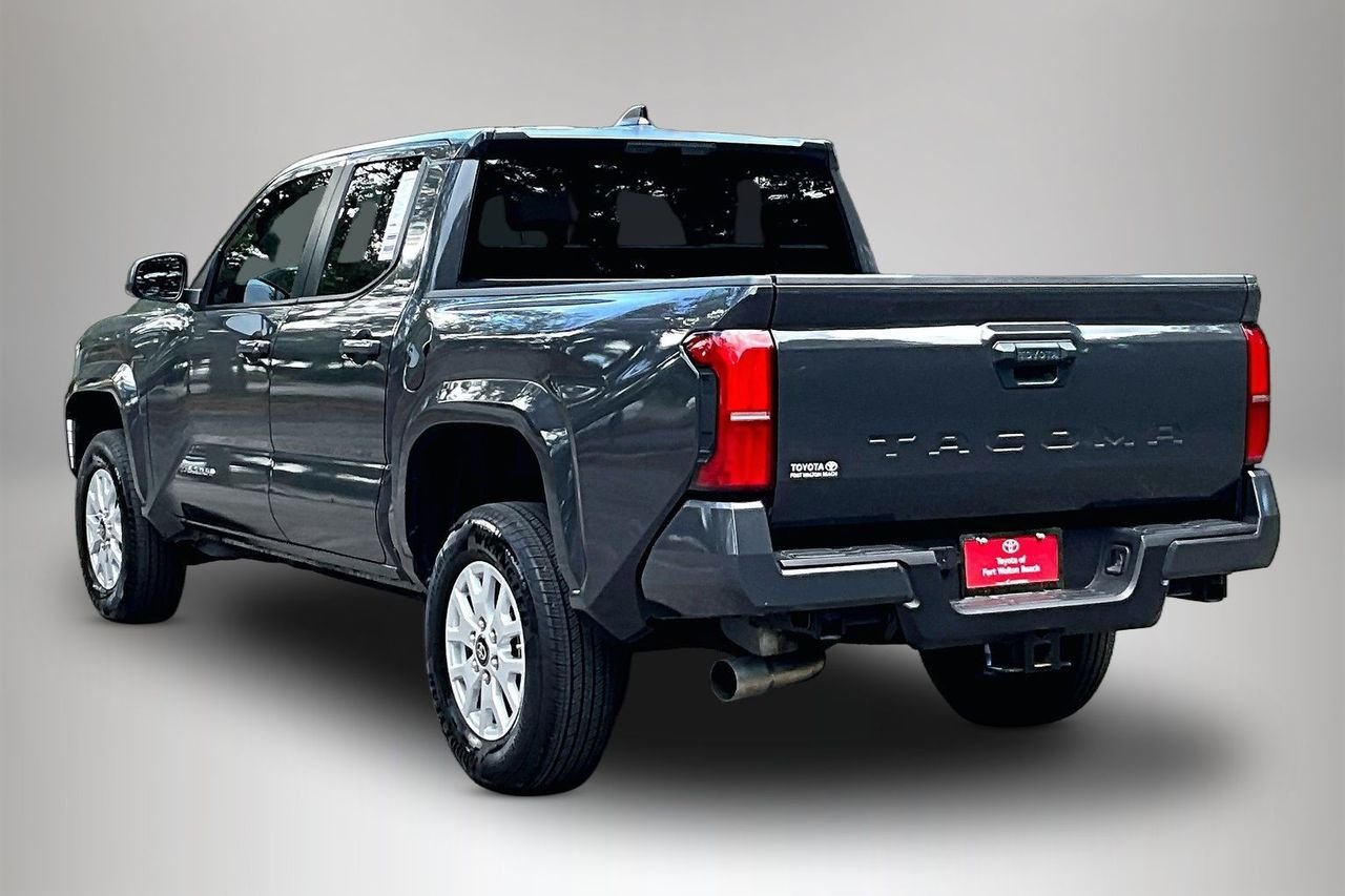 Used 2025  Toyota SR5 image 4
