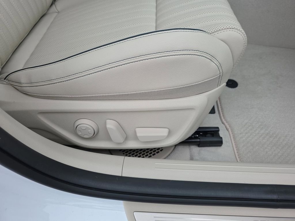New 2026 White Genesis 2.5T PRESTIGE image 29