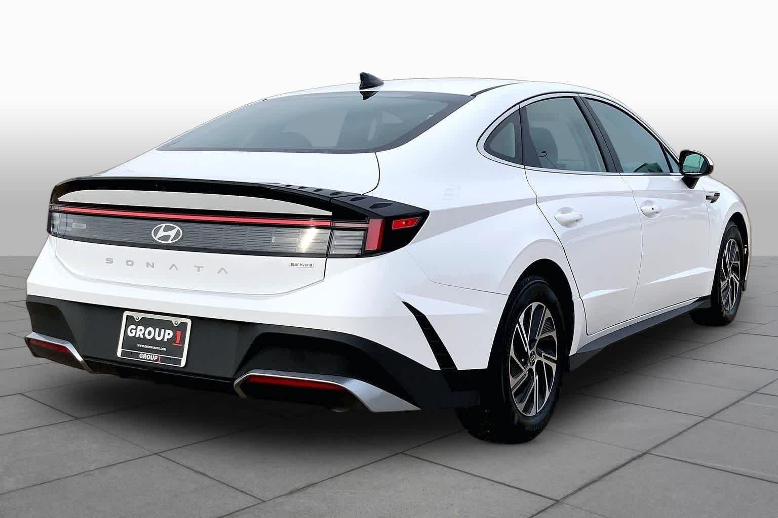 Used 2026 Serenity White Hyundai Blue image 13