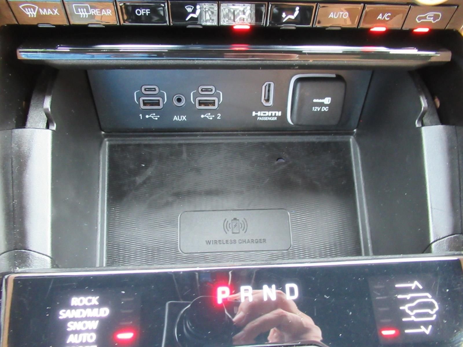 Used 2023 White Jeep Summit image 27