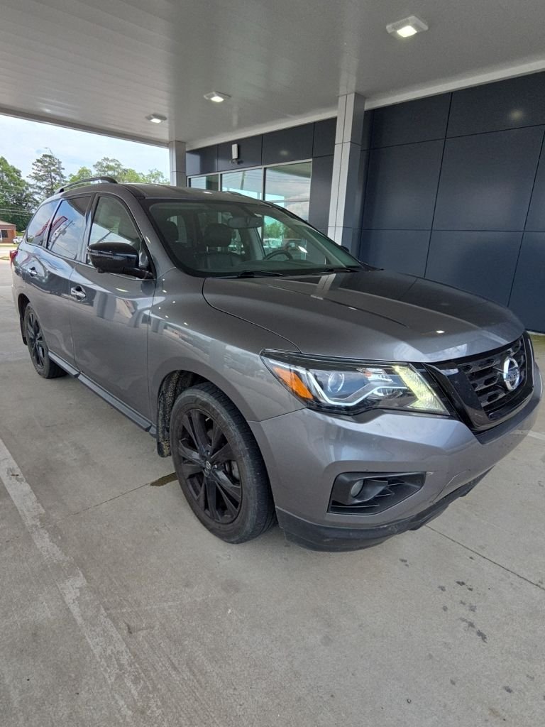 Used 2018 Gray Nissan SL image 4