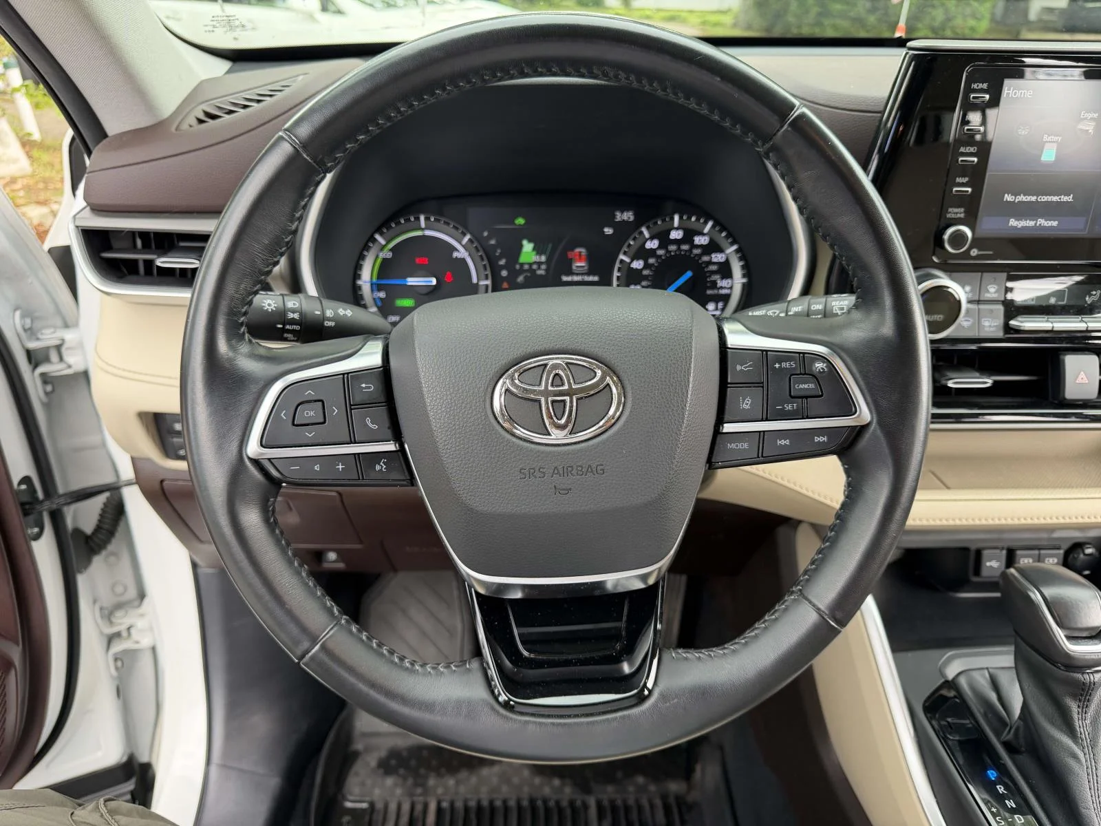 Used 2021 White Toyota XLE image 23
