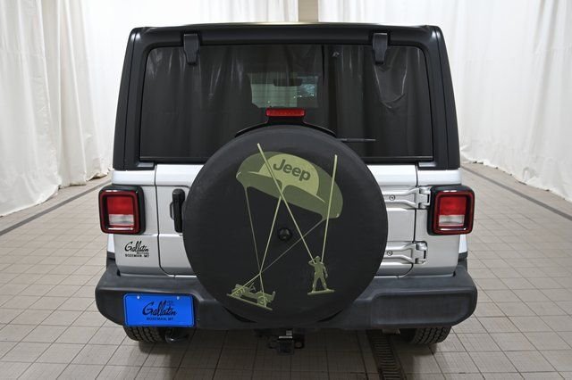 Used 2023 Silver Jeep Freedom Edition image 11