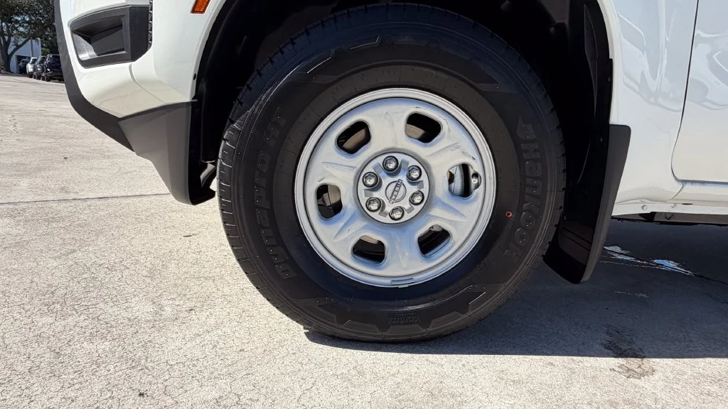 New 2027 Glacier White Nissan King Cab® S image 10
