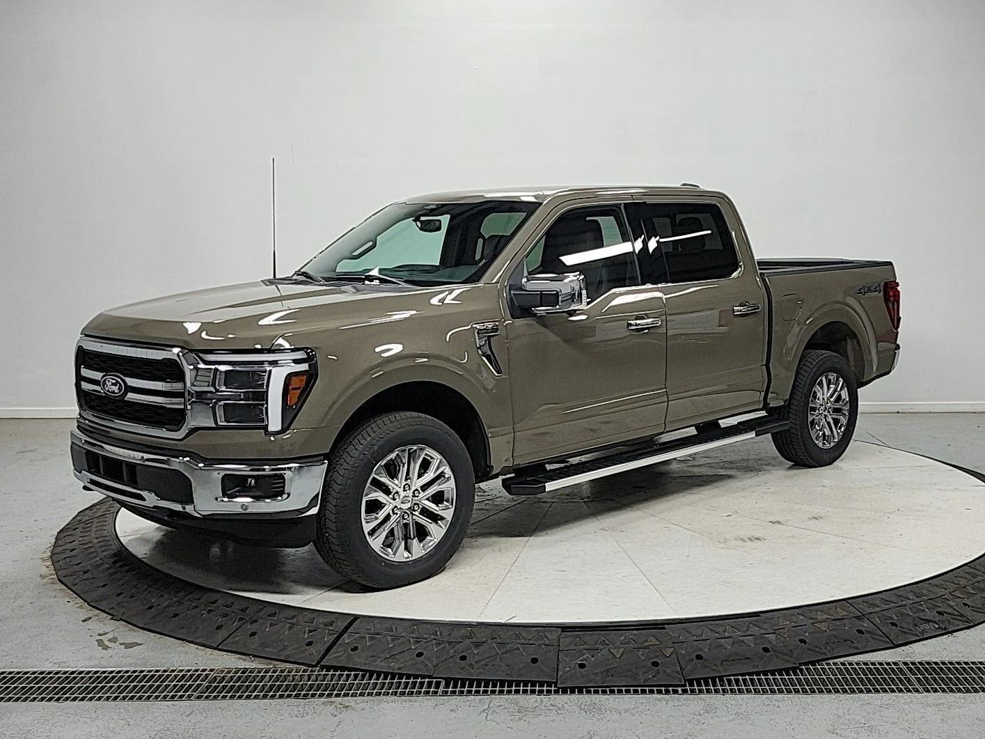 New 2026 Gray Ford Lariat image 3