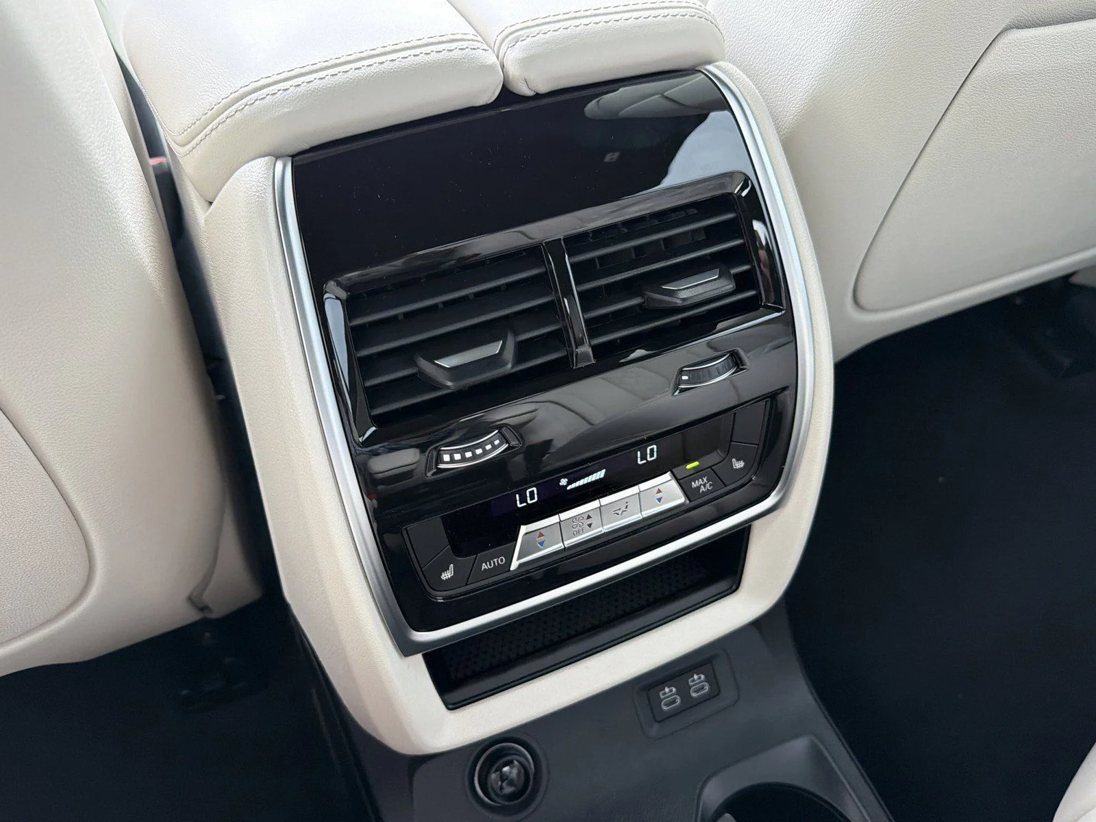 New 2027 Mineral White Metallic BMW xDrive40i image 19