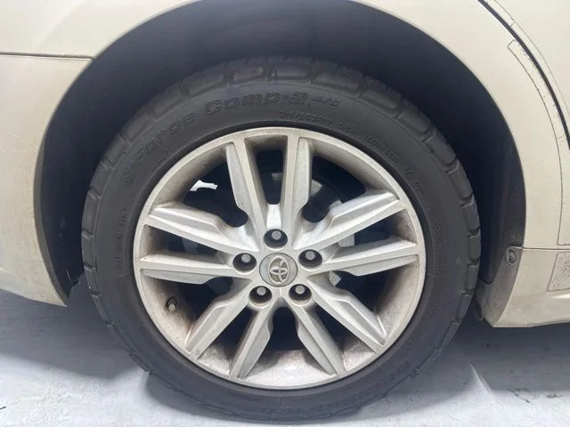 Used 2015 Silver Toyota XLE image 6