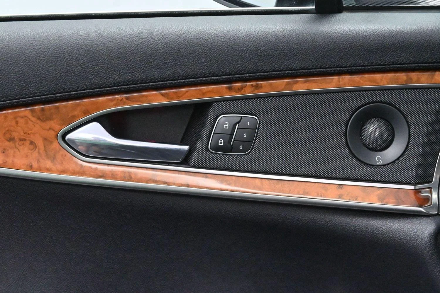Used 2020 Infinite Black Lincoln Reserve image 14