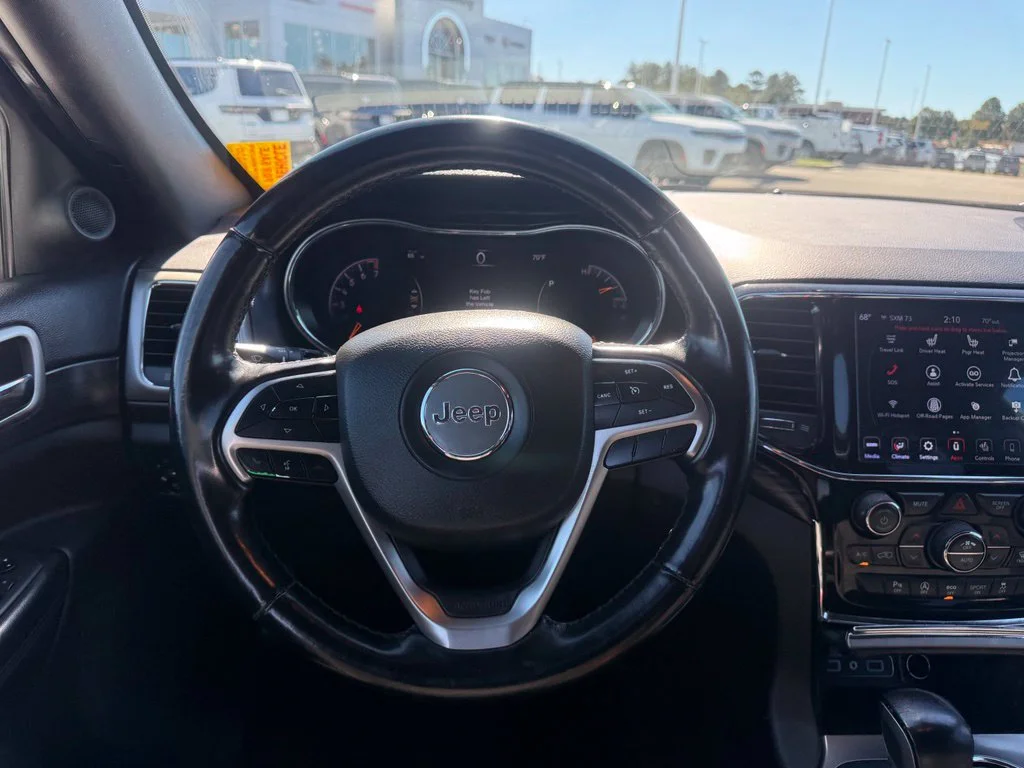 Used 2022 White Jeep Laredo E image 7